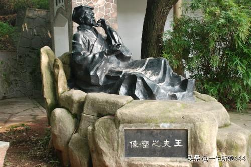 明月无心自照人（明月无心自照人下联）